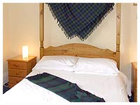 Portree accommodation on the Isle of Skye at the Isles In, a beautiful pub with four poster bedrooms
